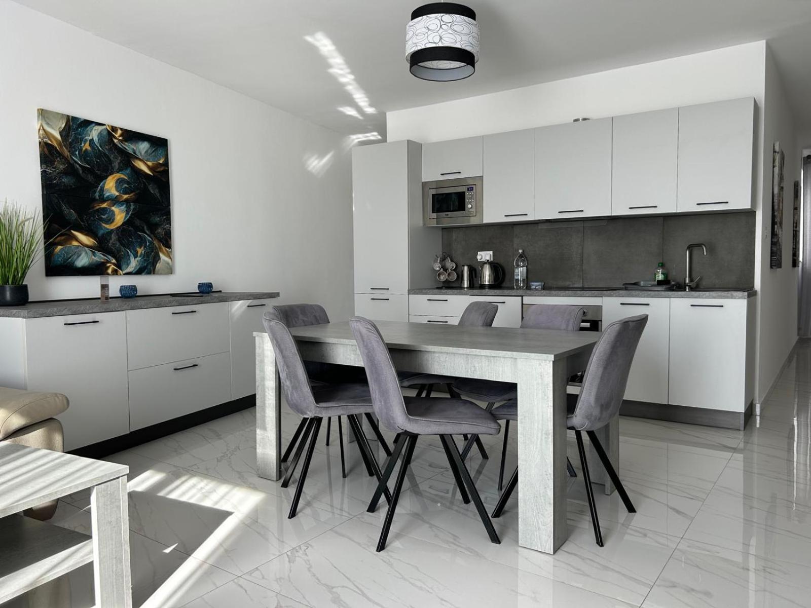 Appartement 3br 2bath 28 *