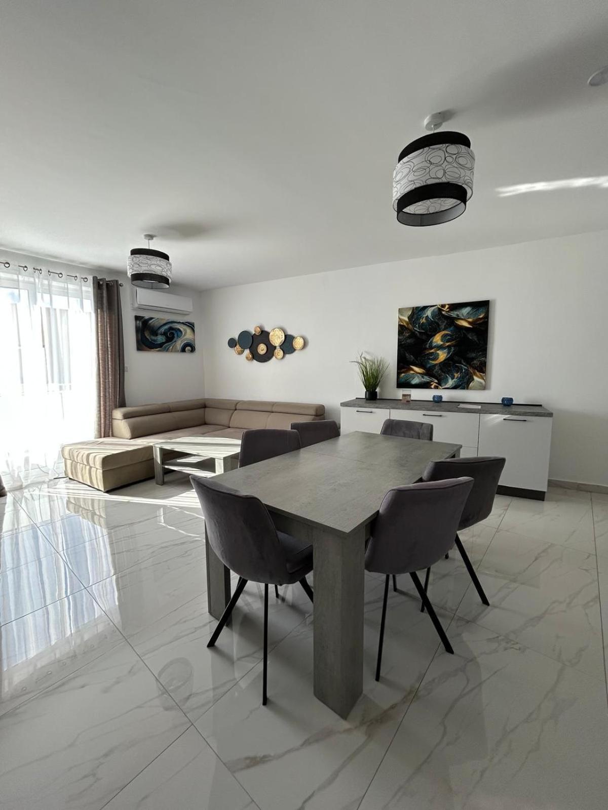Appartement 3br 2bath 28 *